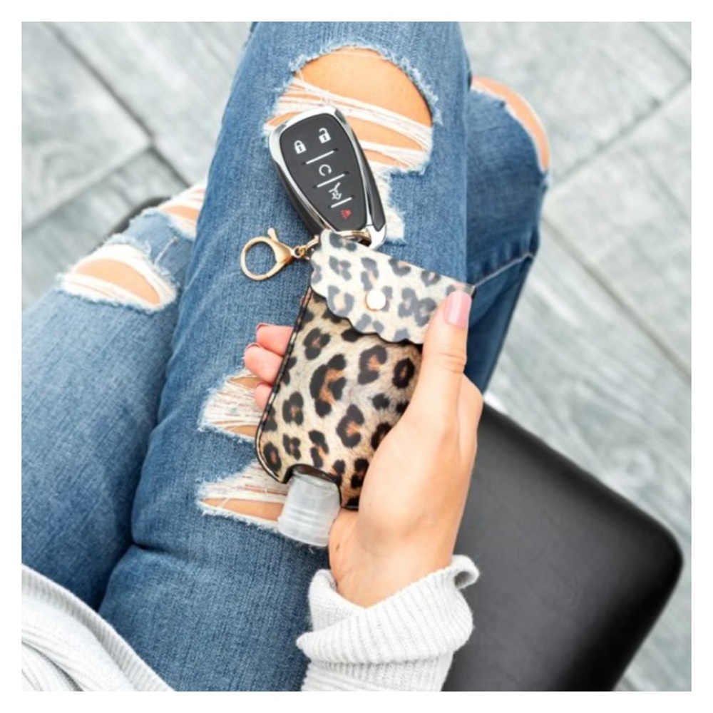 Leopard Print Hand Sanitizer Pouch Key Ring NIP - Picture 1 of 8